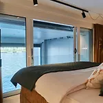 Nomad Water Apartment *