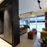 Nomad Water Apartment *