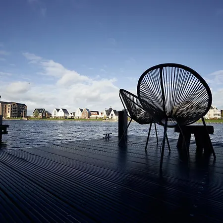 Nomad Water شقة *