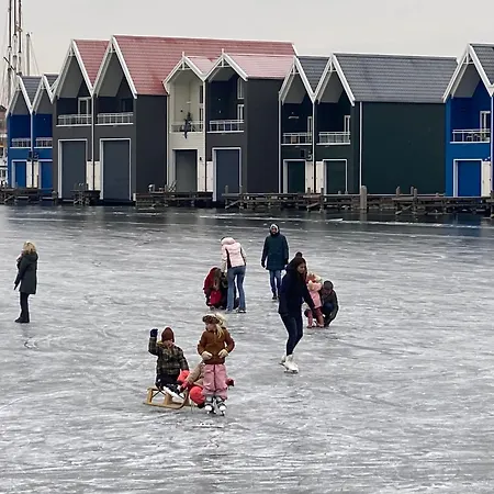 Nomad Water شقة *